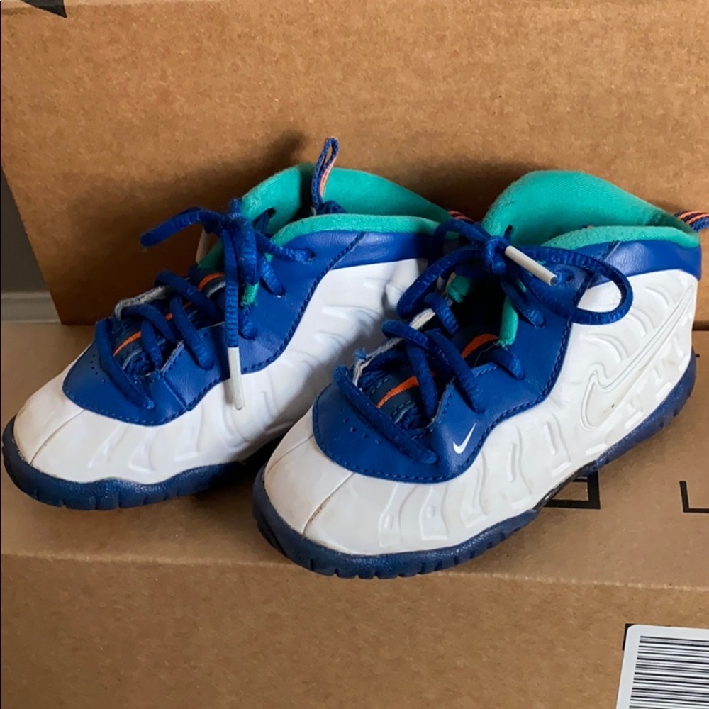 Boys shoes
